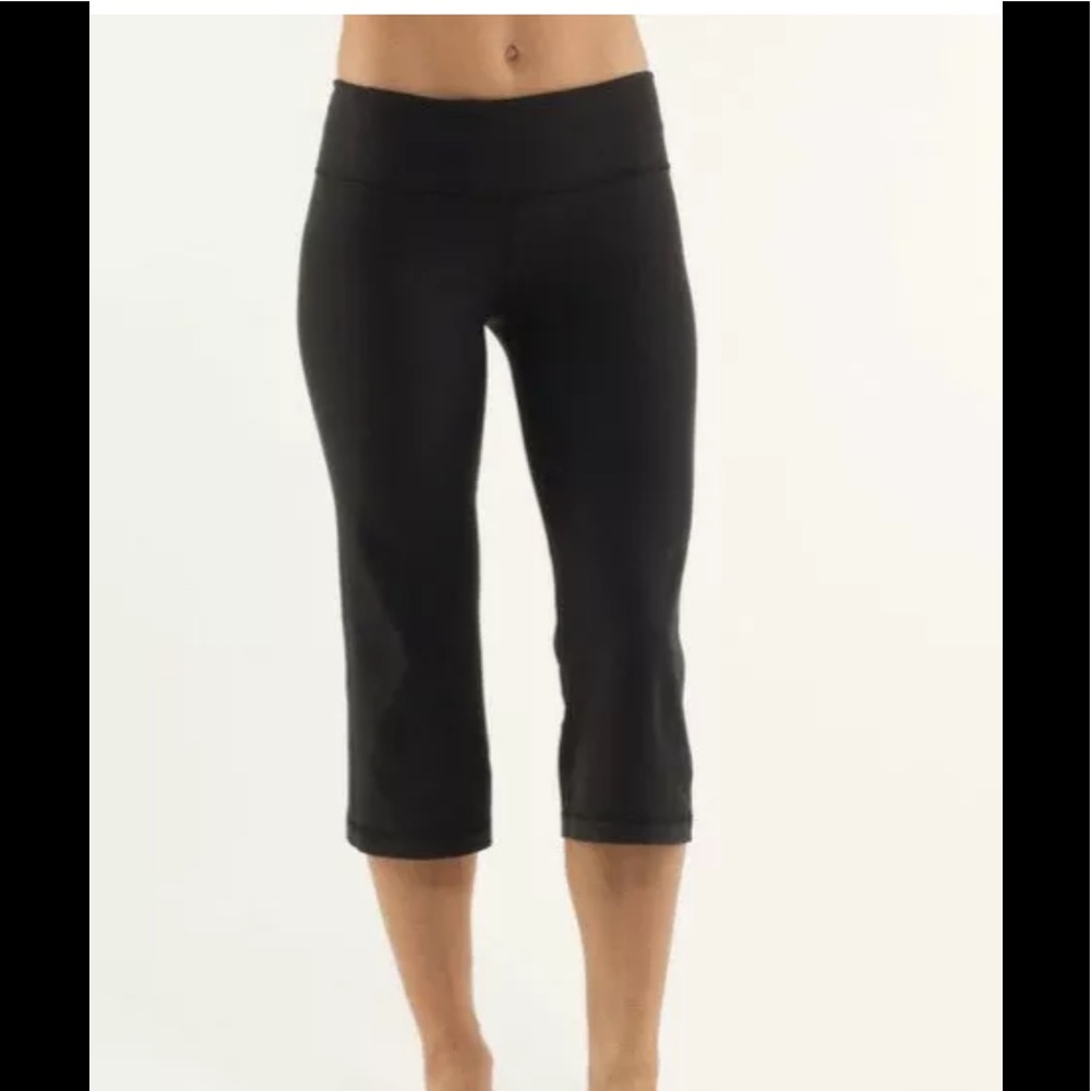 Lululemon groove crops luon size 6